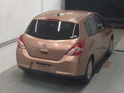 NISSAN TIIDA