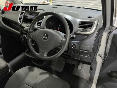 MITSUBISHI DELICA D2