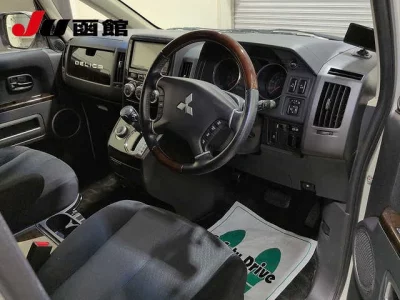 MITSUBISHI DELICA D5