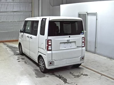 DAIHATSU WAKE