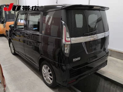MITSUBISHI DELICA D2