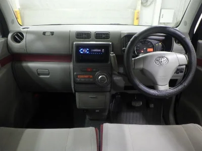 TOYOTA PIXIS SPACE