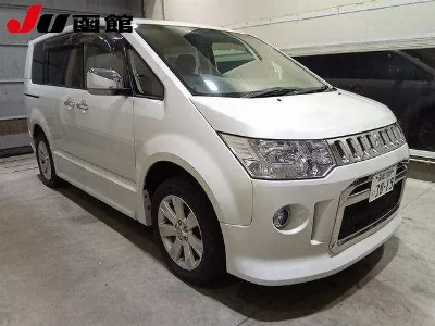 MITSUBISHI DELICA D5