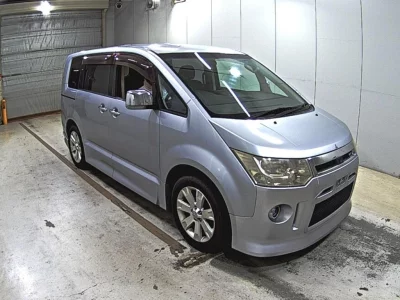 MITSUBISHI DELICA D5