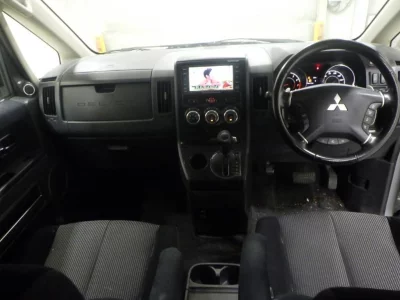 MITSUBISHI DELICA D5
