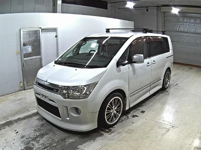 MITSUBISHI DELICA D5
