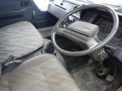 TOYOTA HIACE TRUCK
