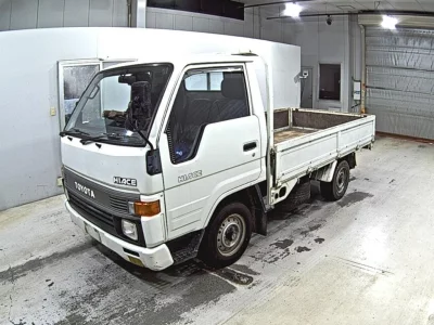 TOYOTA HIACE TRUCK