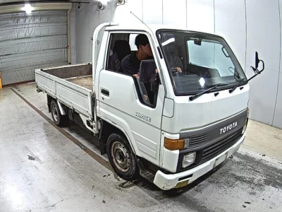 TOYOTA HIACE TRUCK