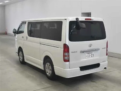 TOYOTA HIACE VAN