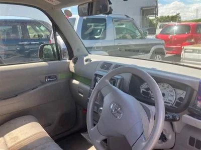 TOYOTA PIXIS SPACE