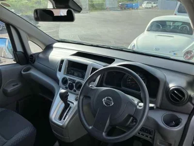 NISSAN NV200