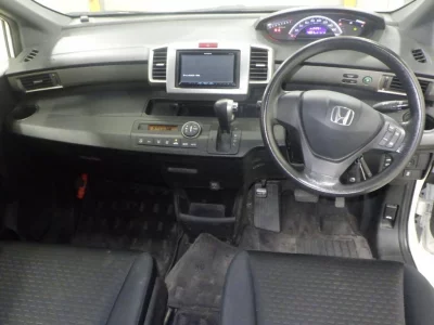 HONDA FREED SPIKE