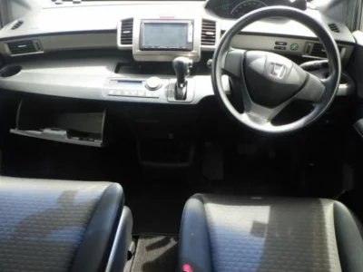 Honda FREED SPIKE
