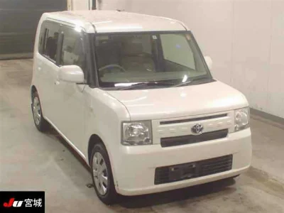 TOYOTA PIXIS SPACE