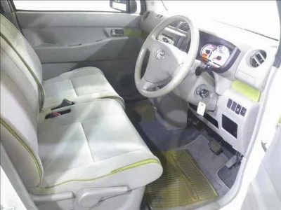 TOYOTA PIXIS SPACE