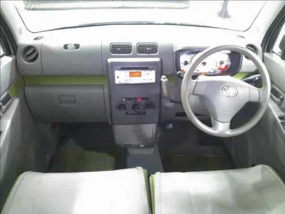TOYOTA PIXIS SPACE