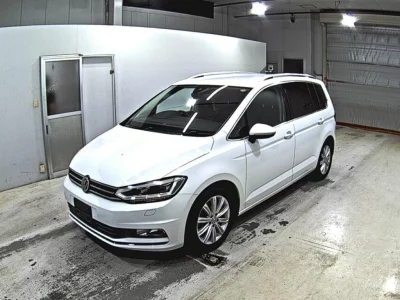 VOLKSWAGEN GOLF TOURAN