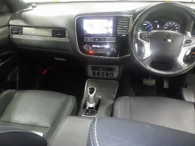 MITSUBISHI OUTLANDER PHEV