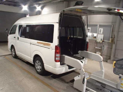 TOYOTA HIACE VAN