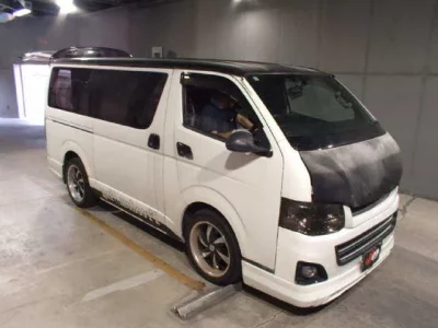 TOYOTA HIACE VAN