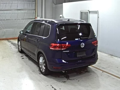 VOLKSWAGEN GOLF TOURAN