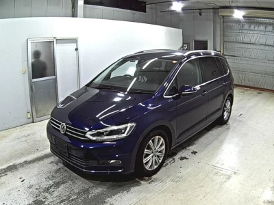 VOLKSWAGEN GOLF TOURAN