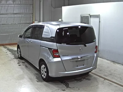 HONDA FREED SPIKE