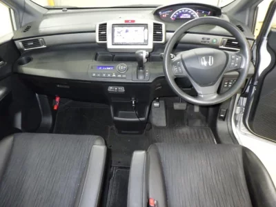 HONDA FREED SPIKE