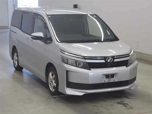 Toyota Voxy  с аукциона в Японии