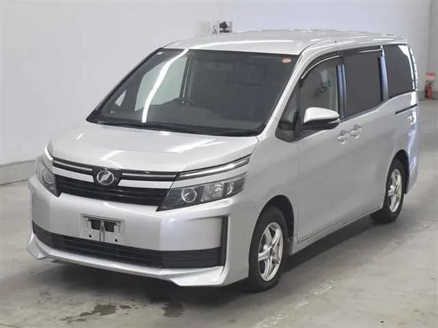 Toyota Voxy  с аукциона в Японии