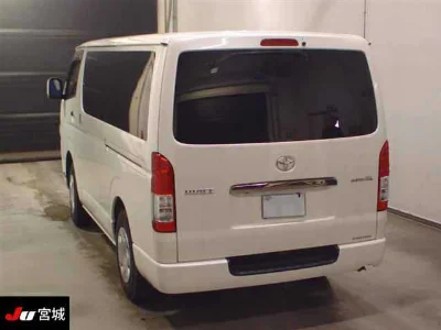 TOYOTA HIACE VAN