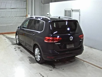 VOLKSWAGEN GOLF TOURAN