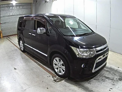 MITSUBISHI DELICA D5