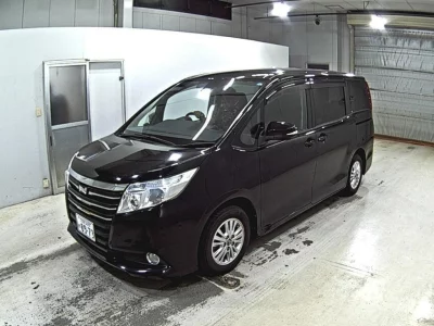 TOYOTA NOAH