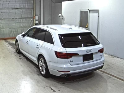 AUDI A4 AVANTE