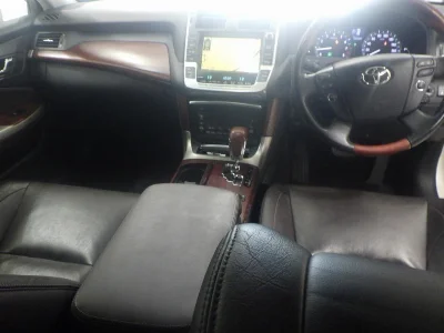 TOYOTA CROWN MAJESTA