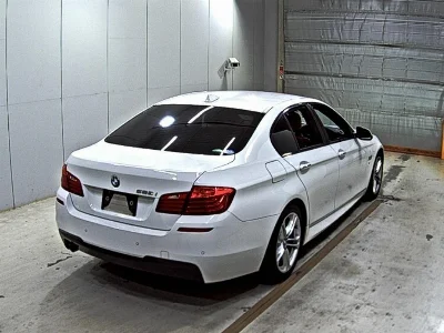 BMW 5 SERIES