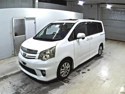 TOYOTA NOAH
