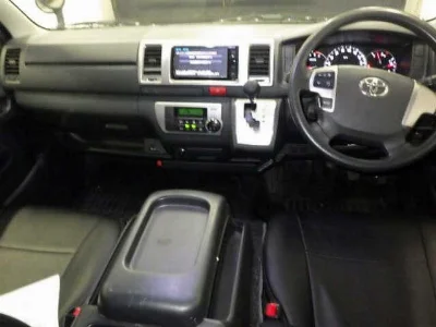 TOYOTA HIACE VAN