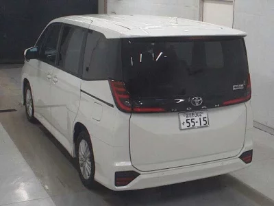 TOYOTA NOAH
