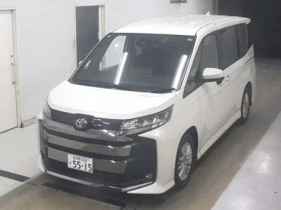 TOYOTA NOAH