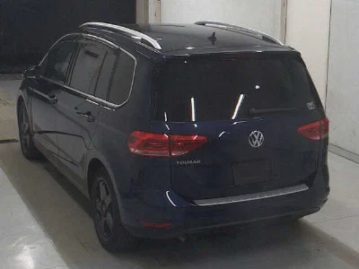 VOLKSWAGEN GOLF TOURAN