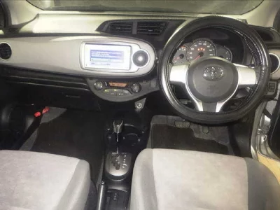 TOYOTA VITZ