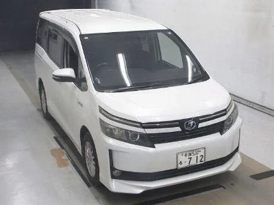 TOYOTA VOXY