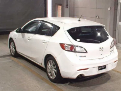 MAZDA AXELA