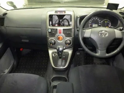 TOYOTA RUSH