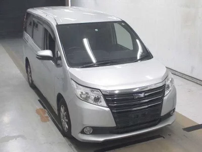 TOYOTA NOAH