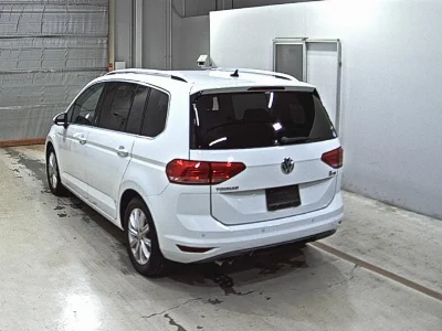 VOLKSWAGEN GOLF TOURAN