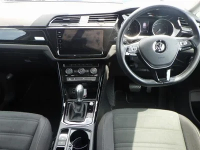 VOLKSWAGEN GOLF TOURAN